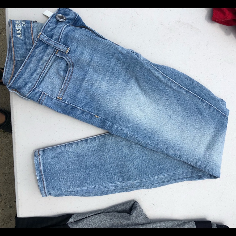 light blue stretchy american eagle jeans